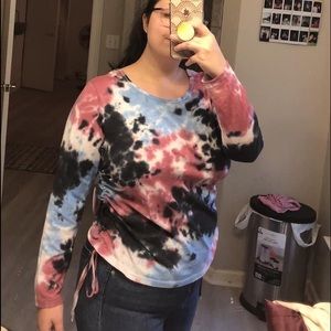Tie dye cinch side detail top